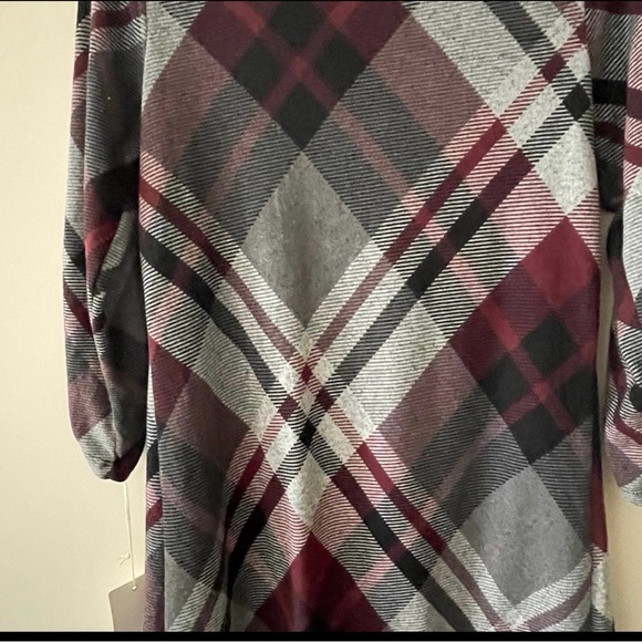 Black and Red Multicolor Mini Dress With Tassel Necklace and Built-in Cardigan - Picture 9 of 11